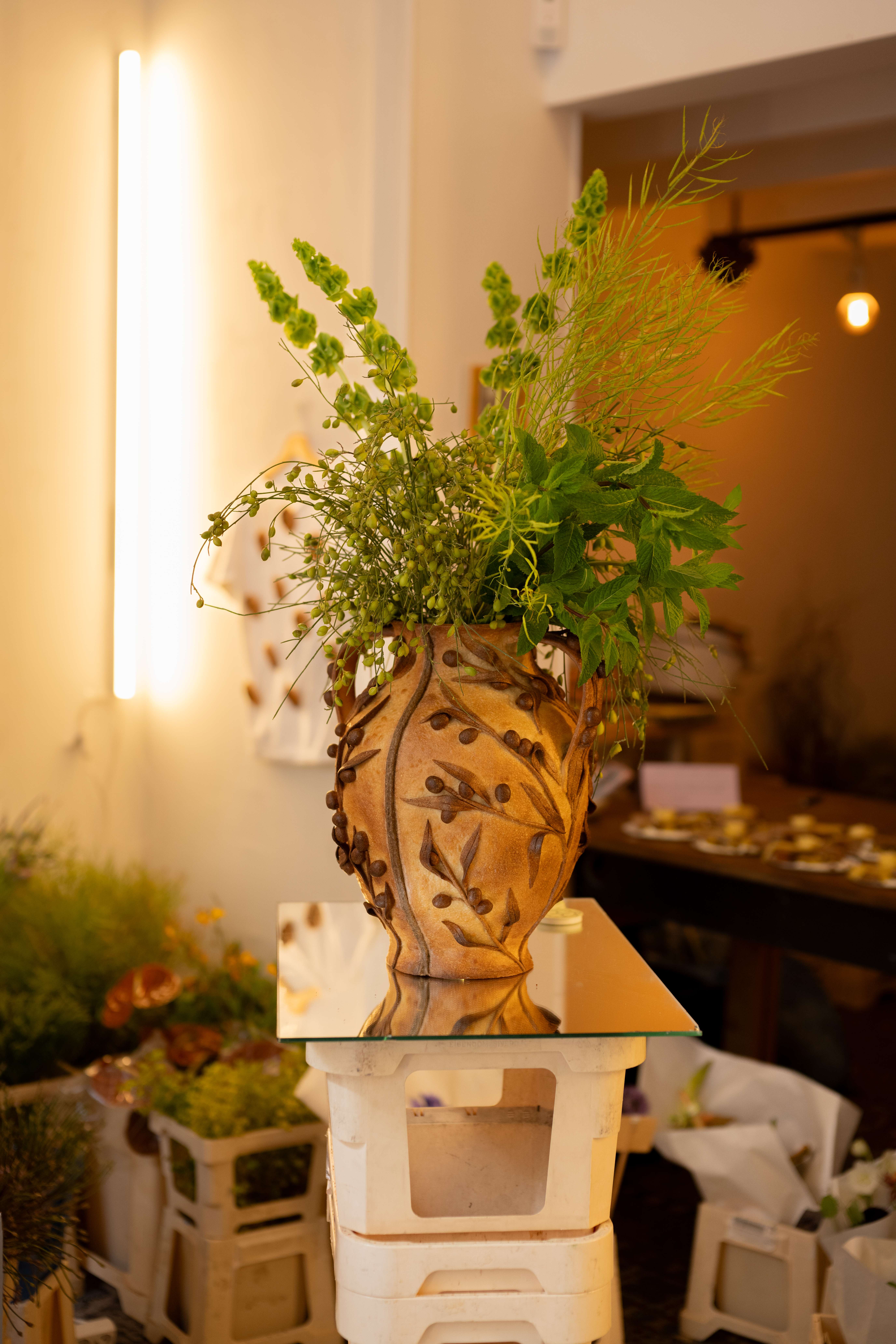 T65 Olive vase
